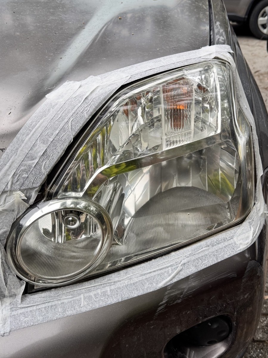 Nissan X-Trail headlight after restoration, crystal clear